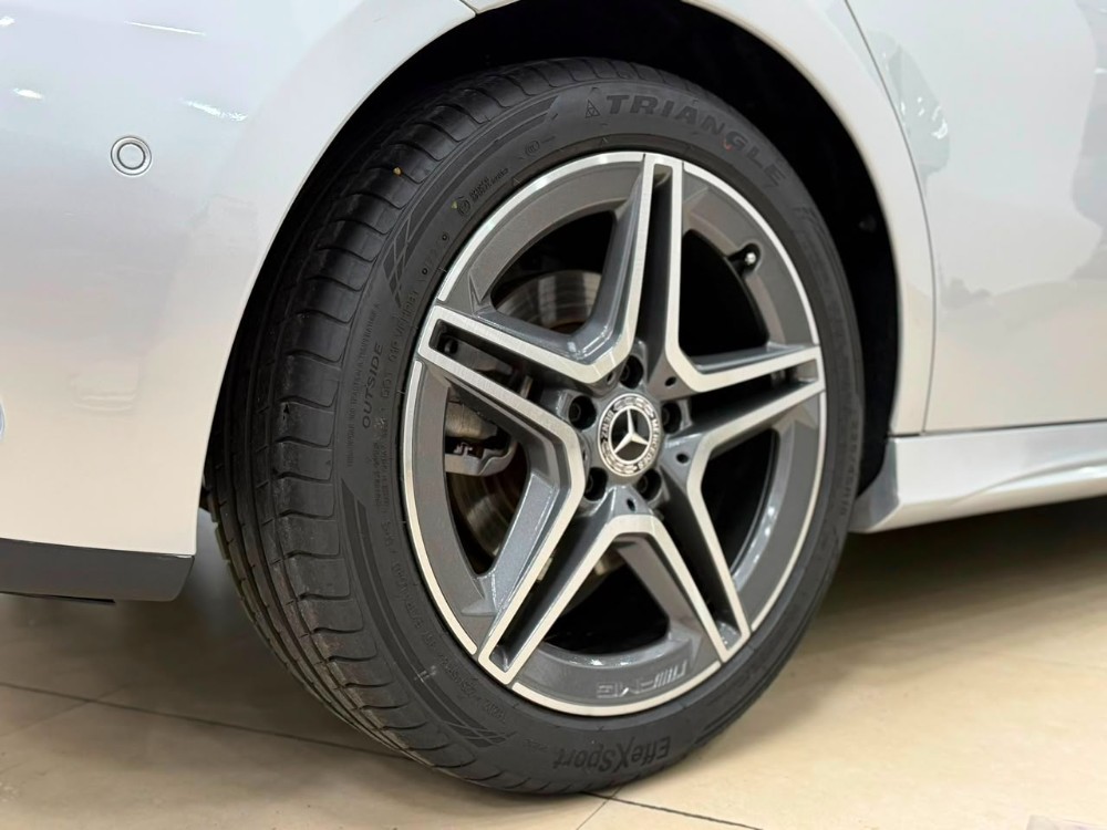Mercedes-Benz A-Class AMG Line — foto 8
